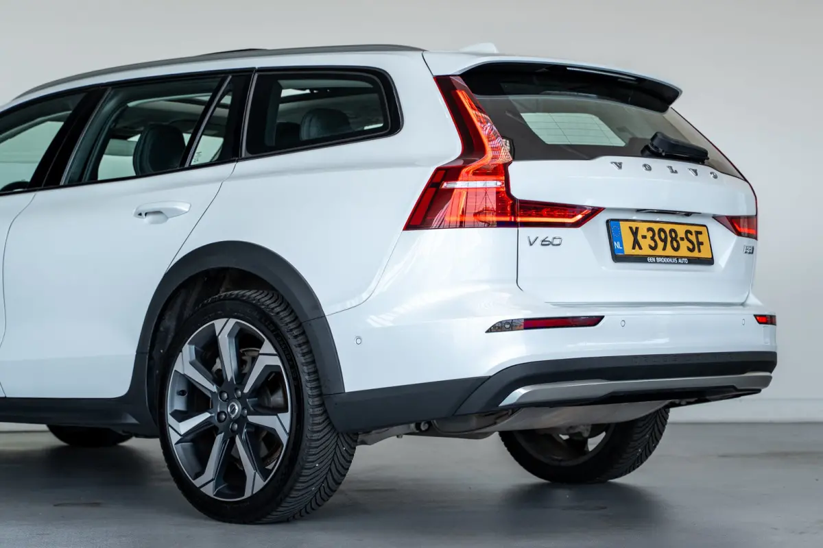 B5 Ultimate Pano-dak | Parkeerverw.| B&W | Trekh. | Nappa massage/ventilatie | 20"