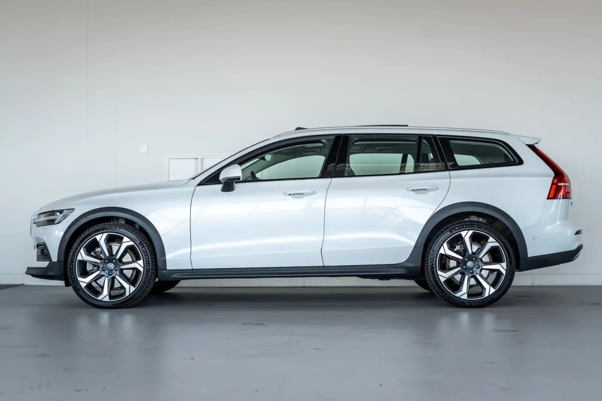 B5 Ultimate Pano-dak | Parkeerverw.| B&W | Trekh. | Nappa massage/ventilatie | 20"