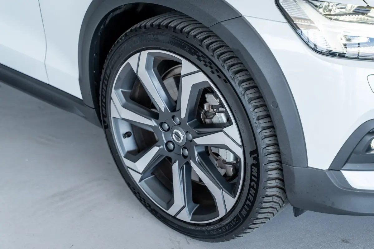 B5 Ultimate Pano-dak | Parkeerverw.| B&W | Trekh. | Nappa massage/ventilatie | 20"