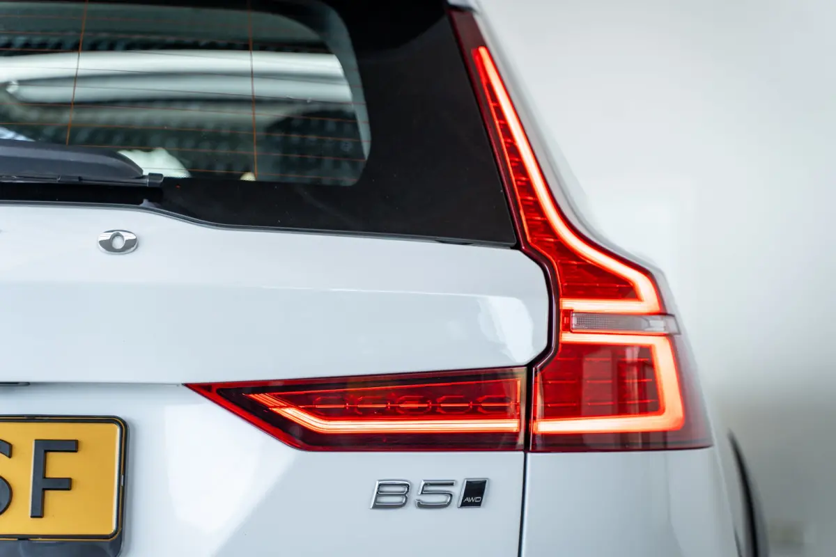 B5 Ultimate Pano-dak | Parkeerverw.| B&W | Trekh. | Nappa massage/ventilatie | 20"