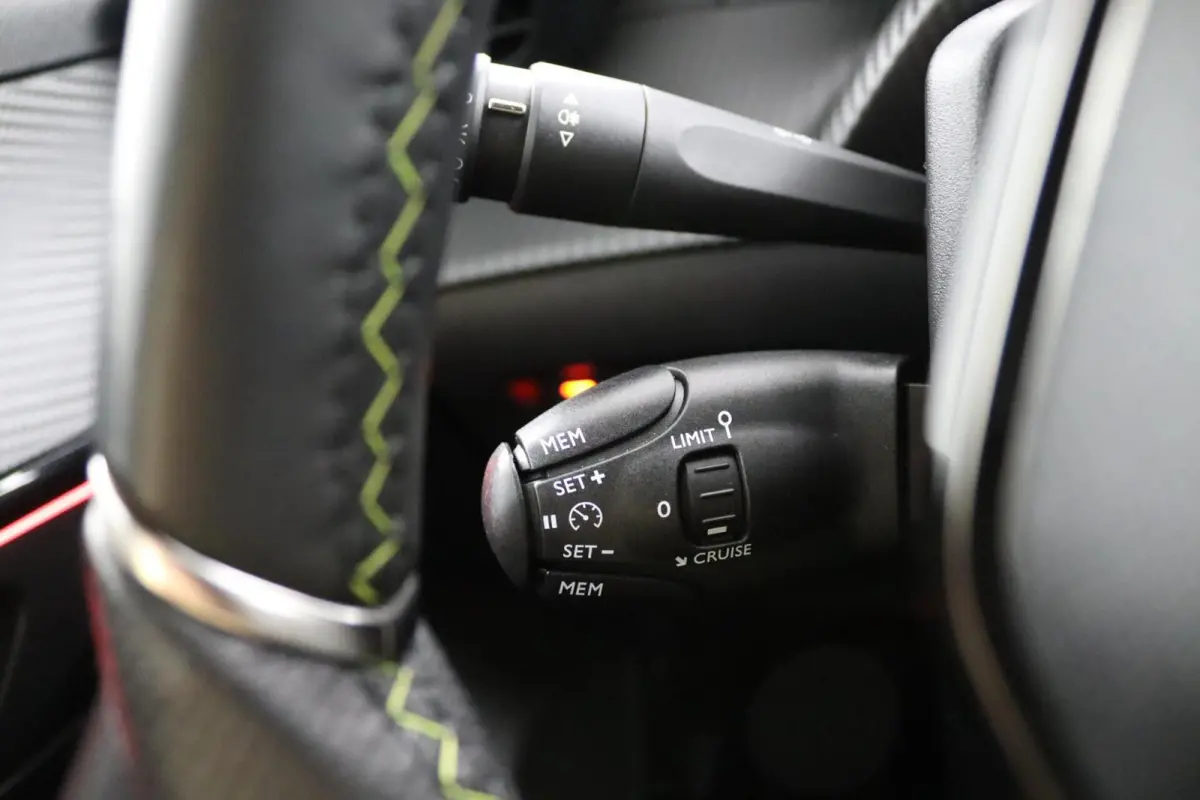1.2 GT | Camera | Climate-control | 3D Cockpit |