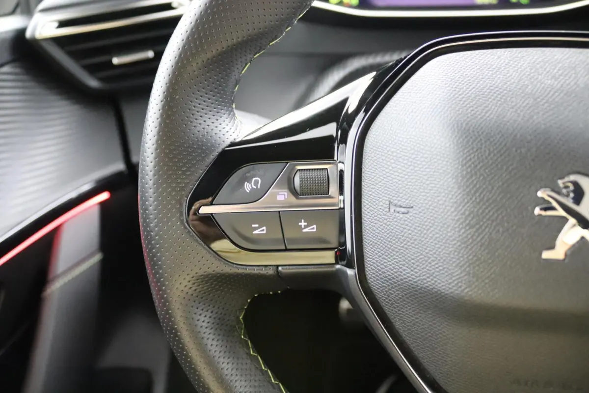 1.2 GT | Camera | Climate-control | 3D Cockpit |