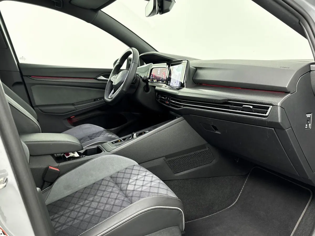 2.0 TSI R-Line Panoramisch Schuif Kanteldak | Stoelverwarming | Stuurwiel Verwarming | Climate Control | Apple Carplay | Android Auto | Bluetooth | Cruise Control Adaptief | Full-LED Koplamp