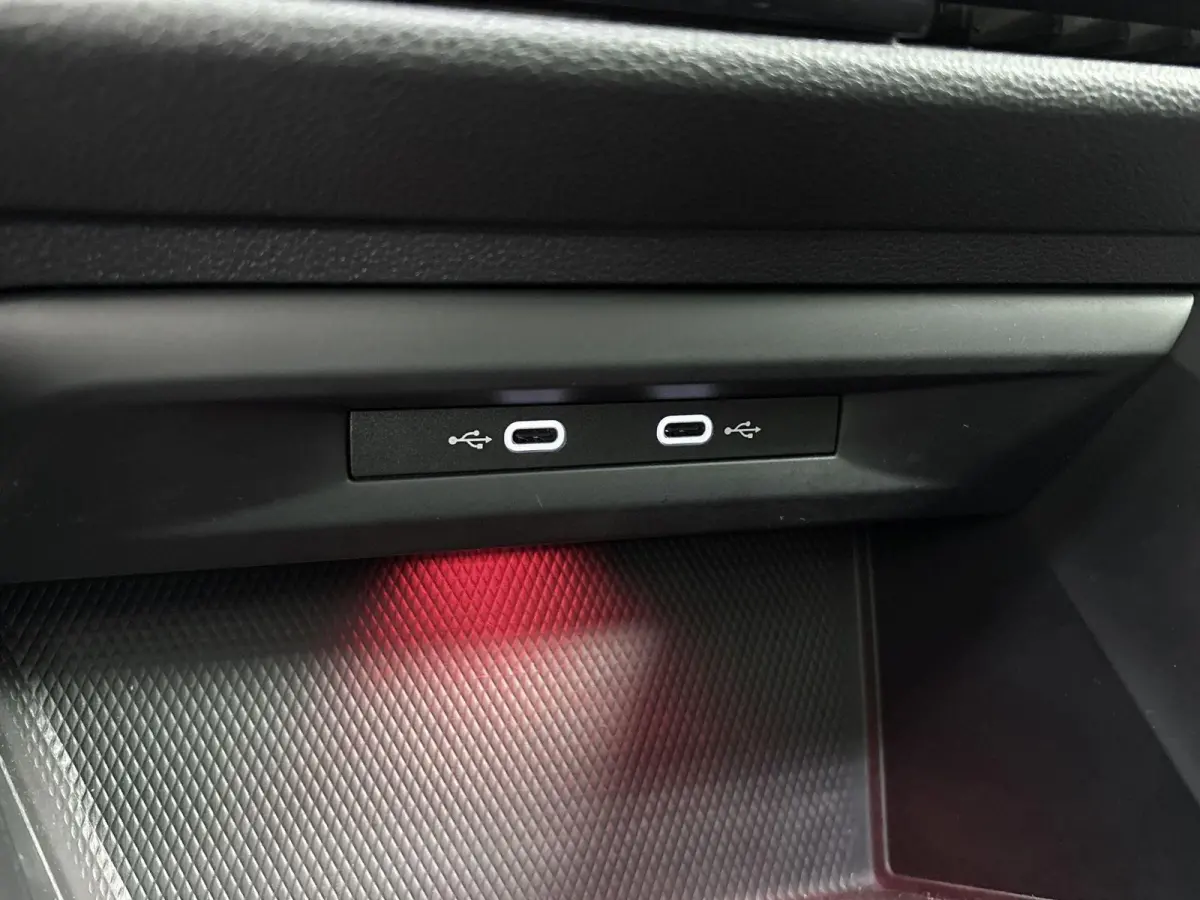 2.0 TSI R-Line Panoramisch Schuif Kanteldak | Stoelverwarming | Stuurwiel Verwarming | Climate Control | Apple Carplay | Android Auto | Bluetooth | Cruise Control Adaptief | Full-LED Koplamp