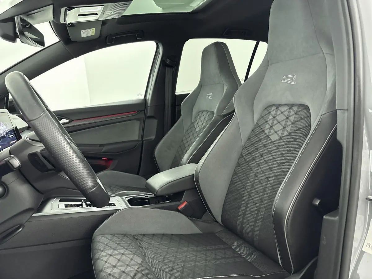 2.0 TSI R-Line Panoramisch Schuif Kanteldak | Stoelverwarming | Stuurwiel Verwarming | Climate Control | Apple Carplay | Android Auto | Bluetooth | Cruise Control Adaptief | Full-LED Koplamp