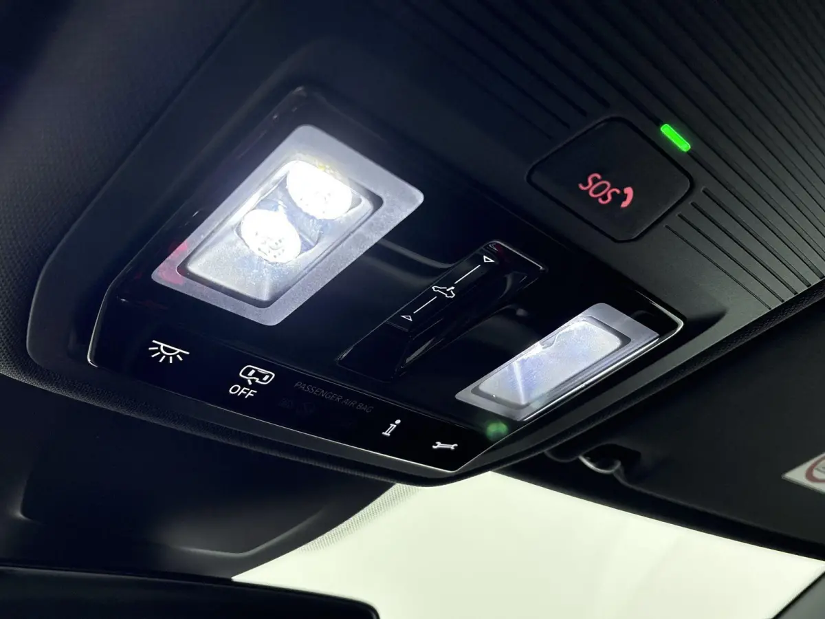 2.0 TSI R-Line Panoramisch Schuif Kanteldak | Stoelverwarming | Stuurwiel Verwarming | Climate Control | Apple Carplay | Android Auto | Bluetooth | Cruise Control Adaptief | Full-LED Koplamp