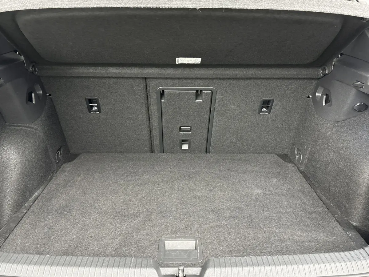 2.0 TSI R-Line Panoramisch Schuif Kanteldak | Stoelverwarming | Stuurwiel Verwarming | Climate Control | Apple Carplay | Android Auto | Bluetooth | Cruise Control Adaptief | Full-LED Koplamp