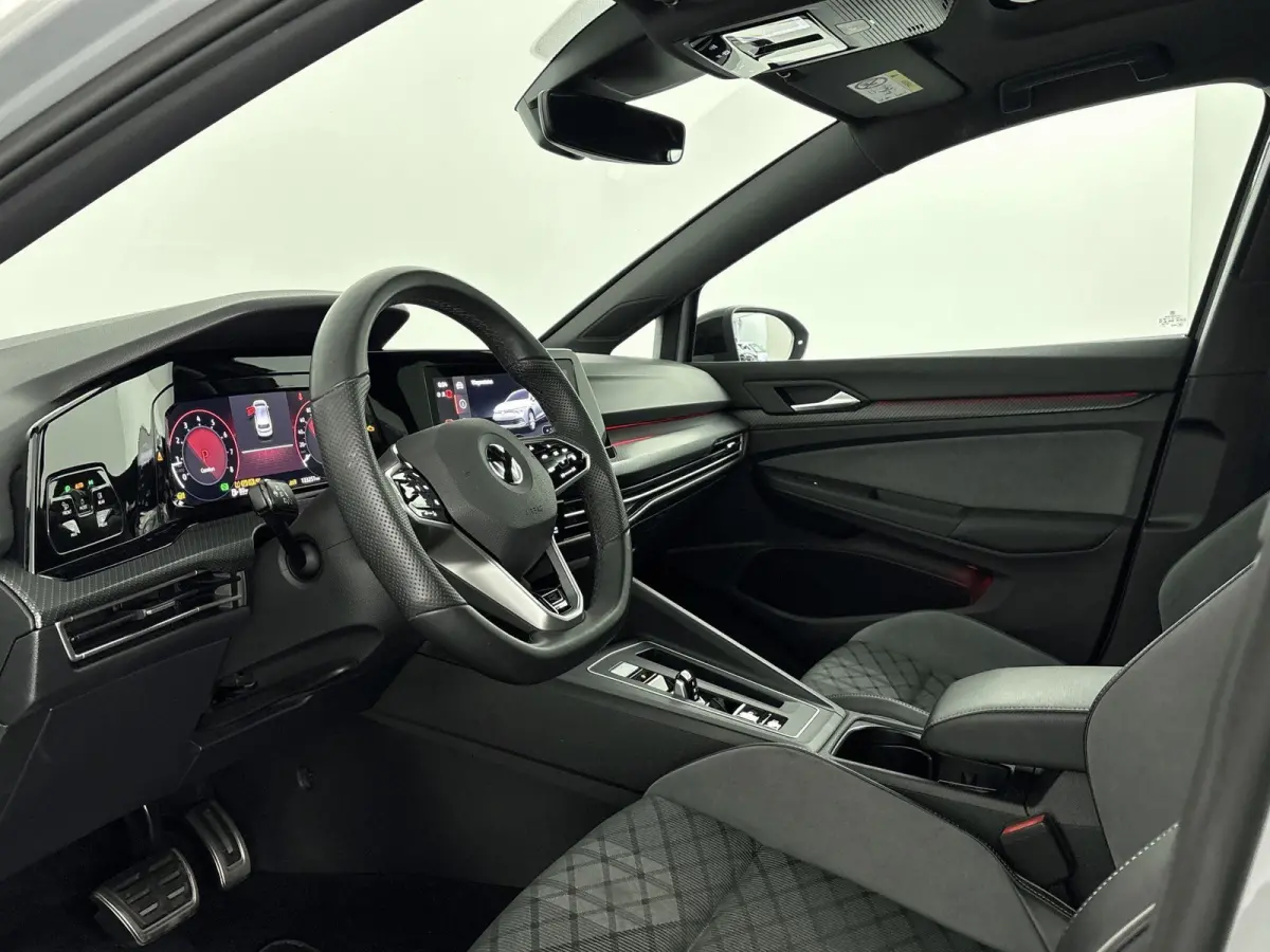 2.0 TSI R-Line Panoramisch Schuif Kanteldak | Stoelverwarming | Stuurwiel Verwarming | Climate Control | Apple Carplay | Android Auto | Bluetooth | Cruise Control Adaptief | Full-LED Koplamp
