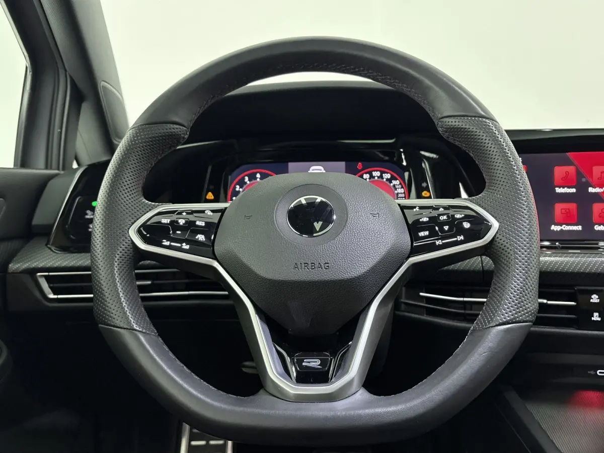 2.0 TSI R-Line Panoramisch Schuif Kanteldak | Stoelverwarming | Stuurwiel Verwarming | Climate Control | Apple Carplay | Android Auto | Bluetooth | Cruise Control Adaptief | Full-LED Koplamp