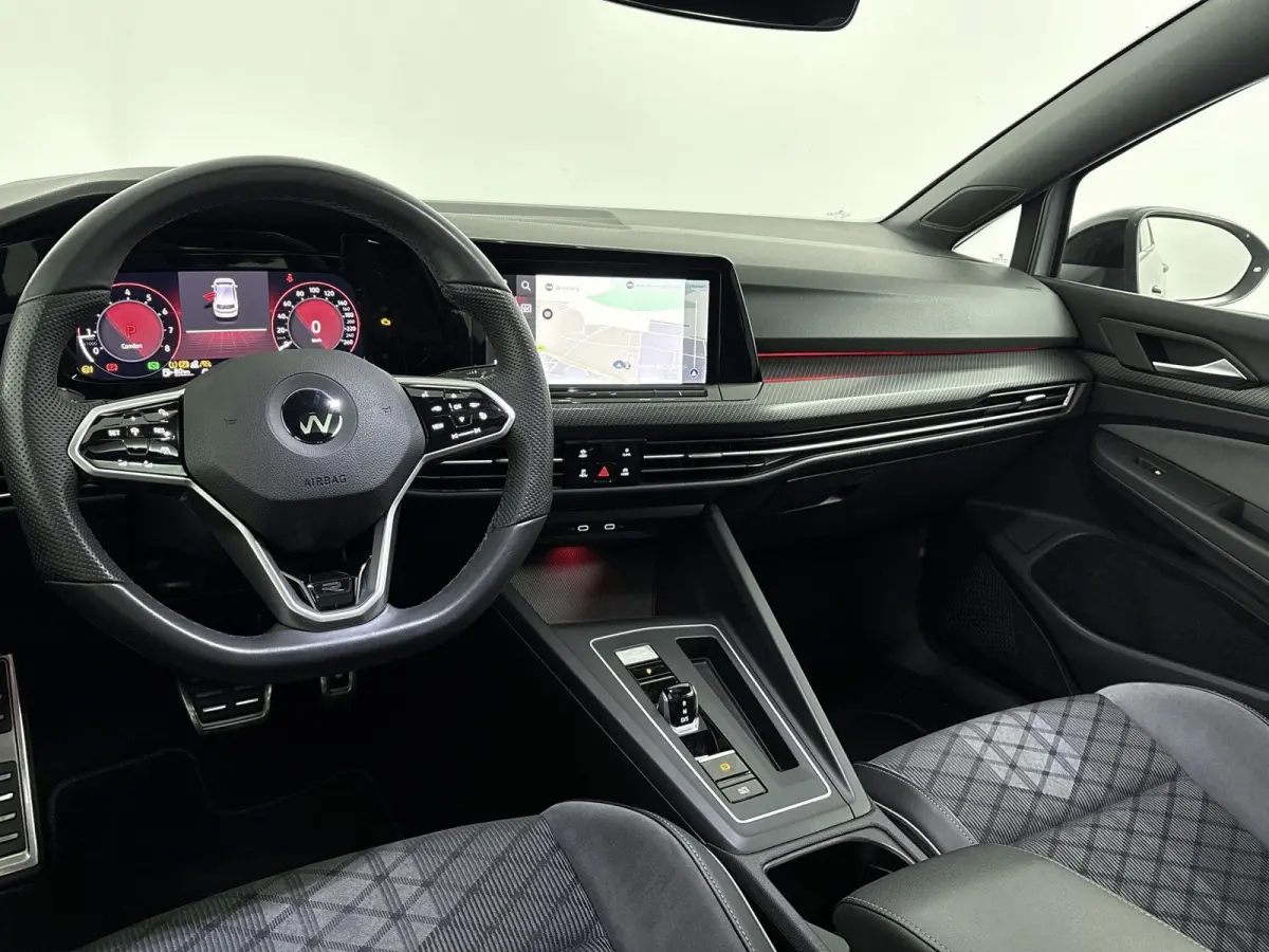 2.0 TSI R-Line Panoramisch Schuif Kanteldak | Stoelverwarming | Stuurwiel Verwarming | Climate Control | Apple Carplay | Android Auto | Bluetooth | Cruise Control Adaptief | Full-LED Koplamp