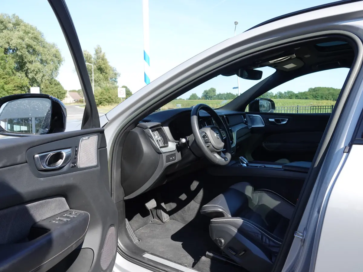 2.0 T8 PHEV AWD Polestar Engineered B&W | ÖHLINS | HUD | PANO | 360° | PILOT | BLIS