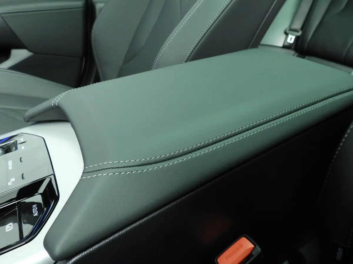 30e xDrive | M-Sportpakket | LED | Leder | Navigatie | Schuifdak | Sportstoelen | Stoelverwarming | DAB | Alu 20 inch