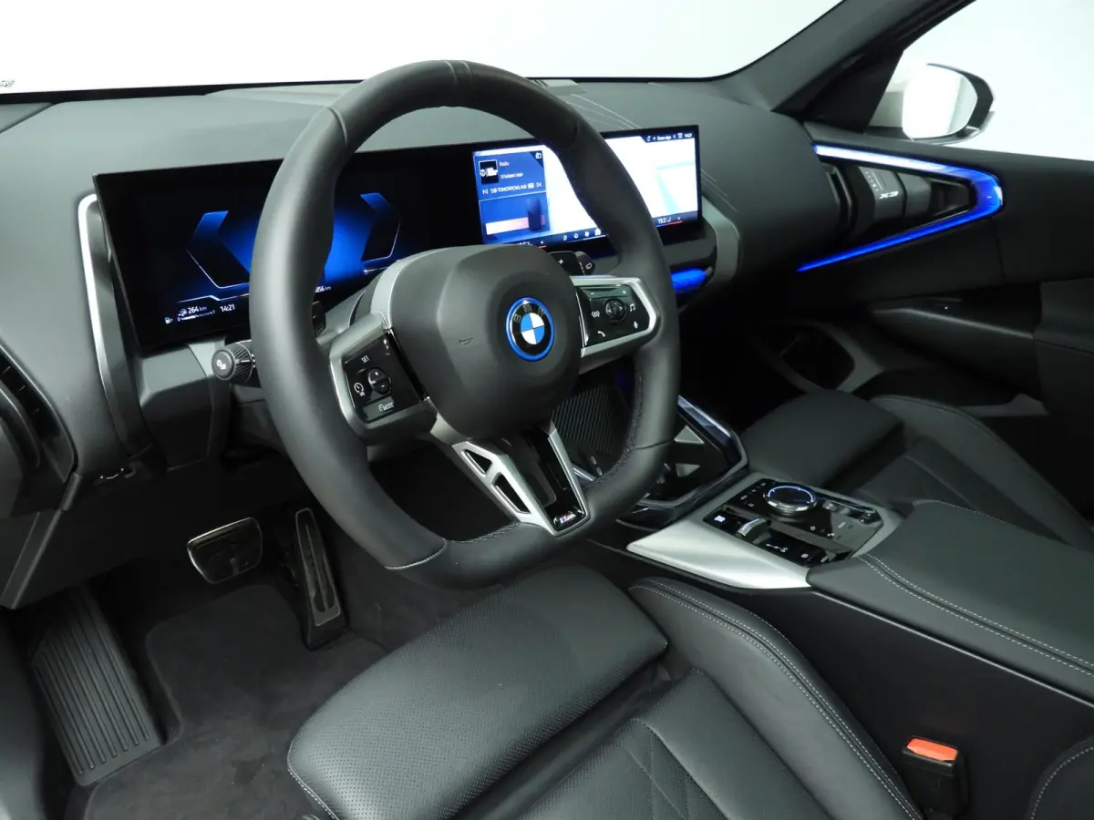 30e xDrive | M-Sportpakket | LED | Leder | Navigatie | Schuifdak | Sportstoelen | Stoelverwarming | DAB | Alu 20 inch