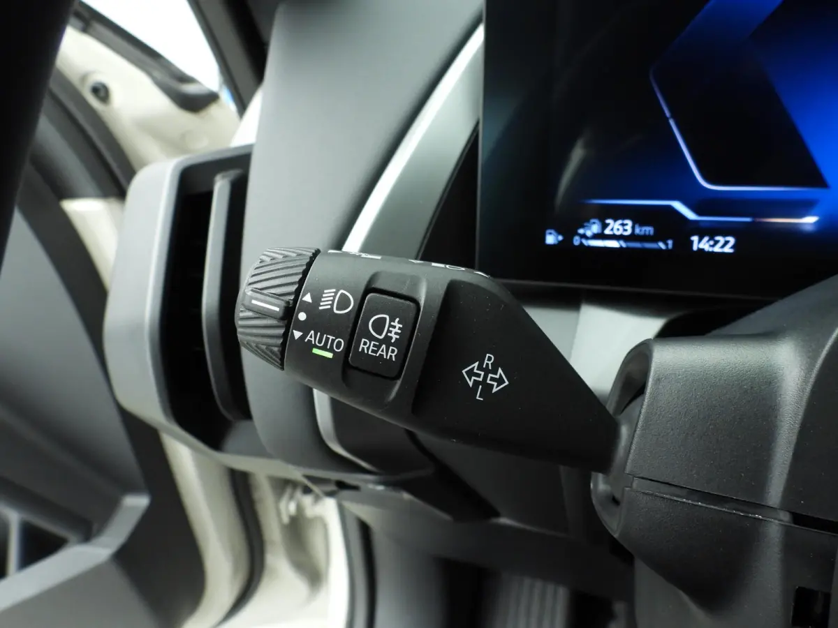 30e xDrive | M-Sportpakket | LED | Leder | Navigatie | Schuifdak | Sportstoelen | Stoelverwarming | DAB | Alu 20 inch