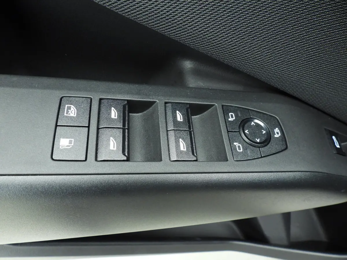 30e xDrive | M-Sportpakket | LED | Leder | Navigatie | Schuifdak | Sportstoelen | Stoelverwarming | DAB | Alu 20 inch