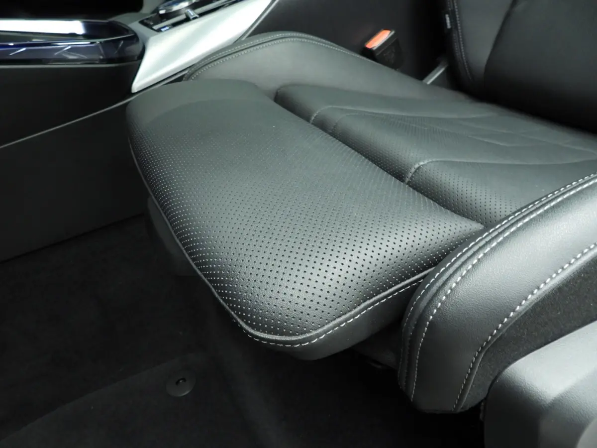 30e xDrive | M-Sportpakket | LED | Leder | Navigatie | Schuifdak | Sportstoelen | Stoelverwarming | DAB | Alu 20 inch