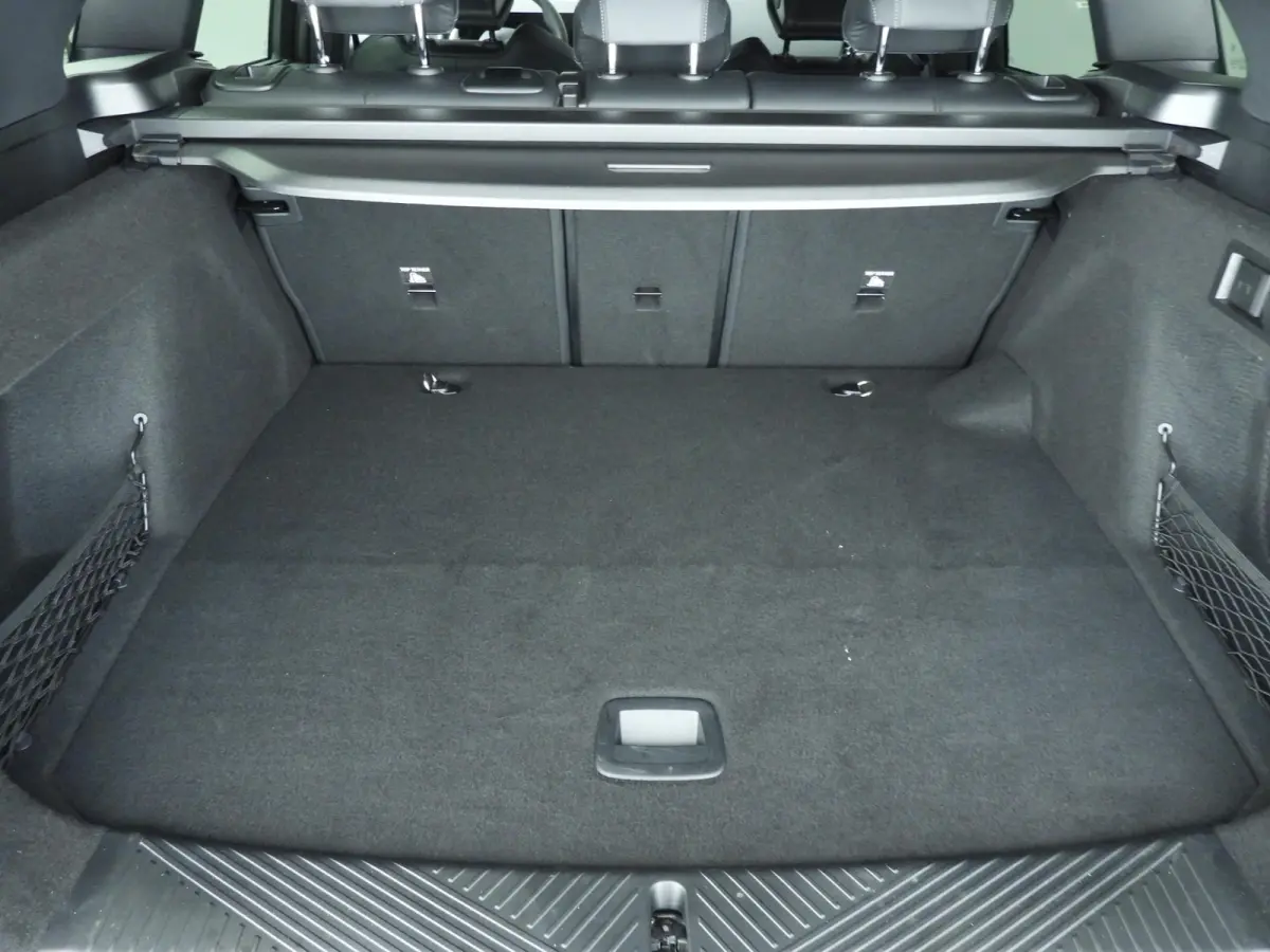 30e xDrive | M-Sportpakket | LED | Leder | Navigatie | Schuifdak | Sportstoelen | Stoelverwarming | DAB | Alu 20 inch