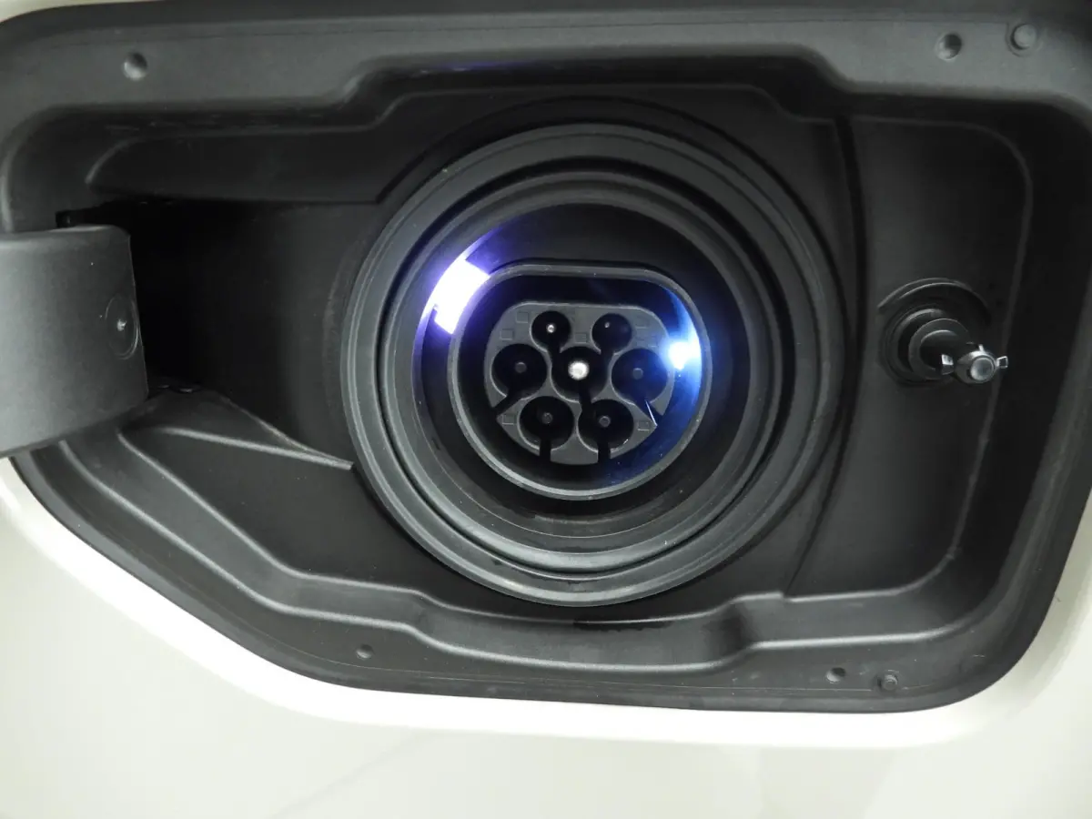 30e xDrive | M-Sportpakket | LED | Leder | Navigatie | Schuifdak | Sportstoelen | Stoelverwarming | DAB | Alu 20 inch