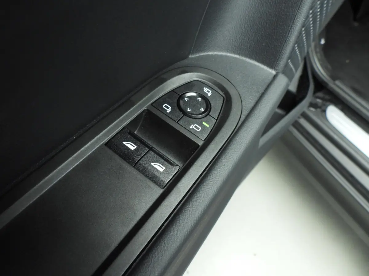 1.5 Cooper C Classic L Harman-Kardon | Head-Up | Stoelverwarming | Panoramadak | Comfort Access | Verwarmd Stuurwiel