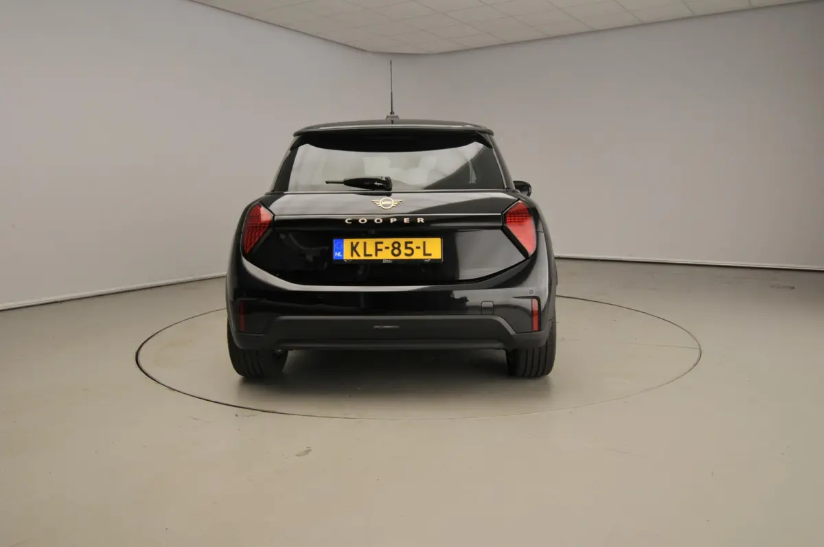 1.5 Cooper C Classic L Harman-Kardon | Head-Up | Stoelverwarming | Panoramadak | Comfort Access | Verwarmd Stuurwiel