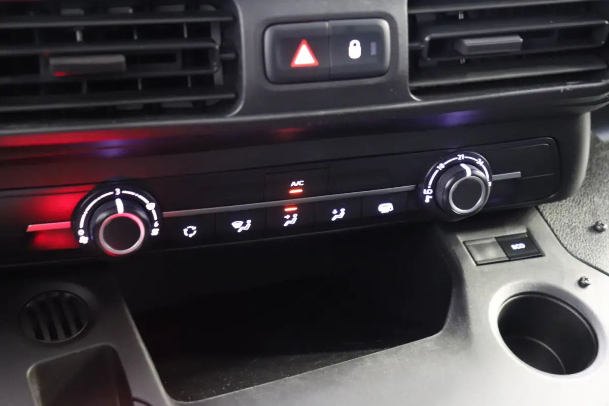 1.5 BlueHDI 130PK Automaat EURO 6 - Airco - Cruise - PDC - €11.900,- Excl.