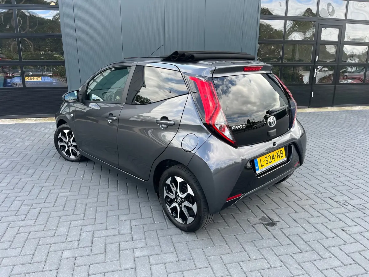 1.0 VVT-i x-joy cabrio NL.Auto/Automaat/Cabrio/Climatronic/Camera/Carplay/Led/1Ste Eigenaar/Dealer onderhouden