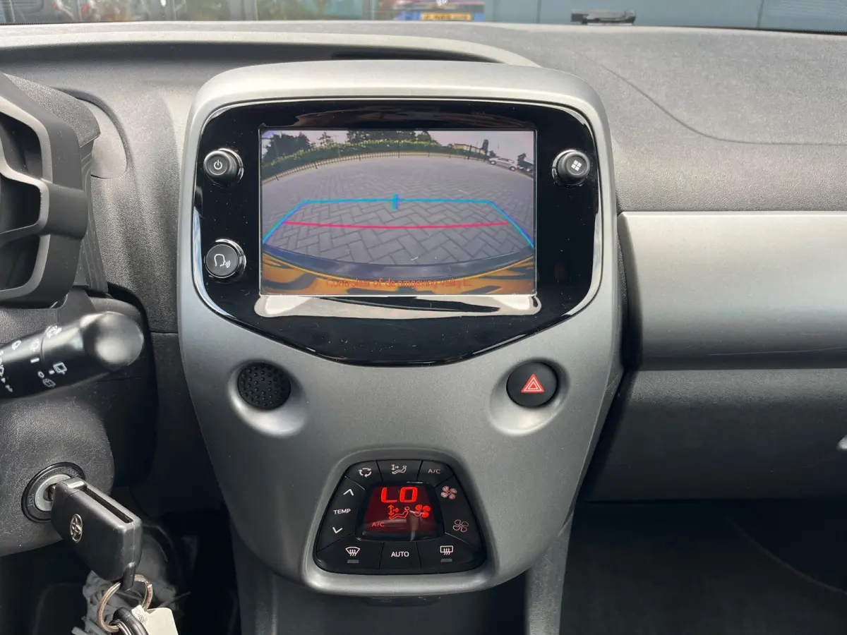1.0 VVT-i x-joy cabrio NL.Auto/Automaat/Cabrio/Climatronic/Camera/Carplay/Led/1Ste Eigenaar/Dealer onderhouden