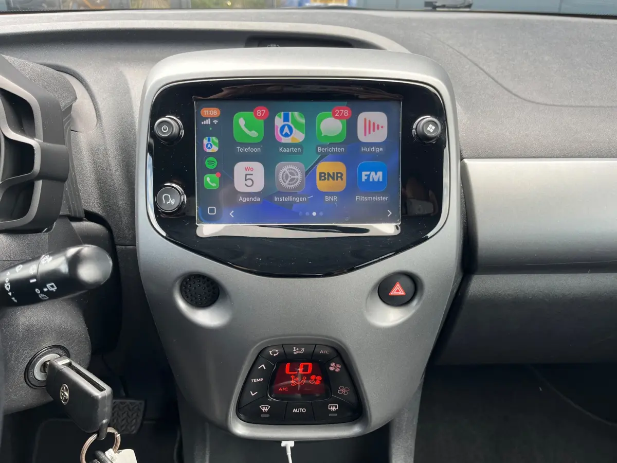 1.0 VVT-i x-joy cabrio NL.Auto/Automaat/Cabrio/Climatronic/Camera/Carplay/Led/1Ste Eigenaar/Dealer onderhouden