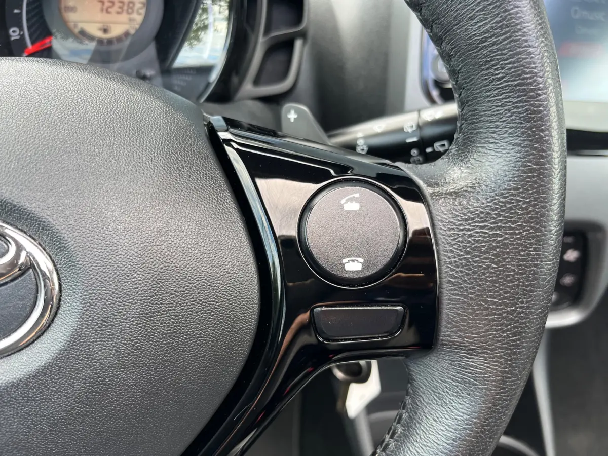 1.0 VVT-i x-joy cabrio NL.Auto/Automaat/Cabrio/Climatronic/Camera/Carplay/Led/1Ste Eigenaar/Dealer onderhouden