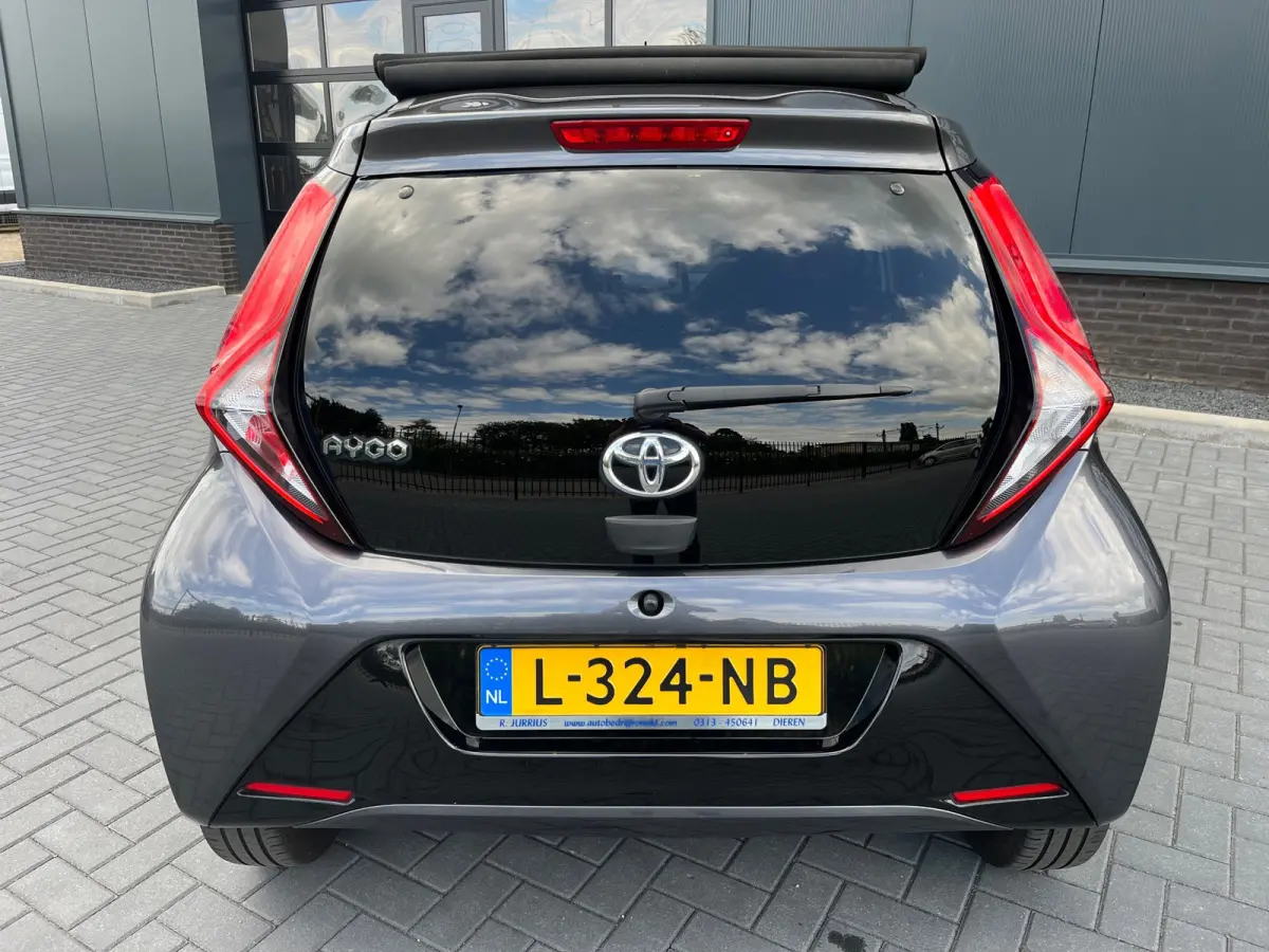 1.0 VVT-i x-joy cabrio NL.Auto/Automaat/Cabrio/Climatronic/Camera/Carplay/Led/1Ste Eigenaar/Dealer onderhouden