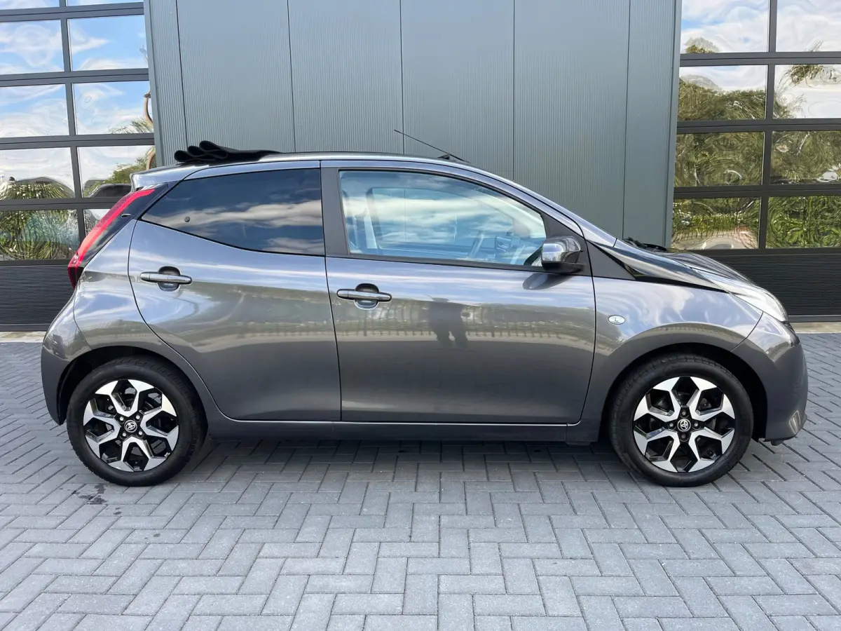 1.0 VVT-i x-joy cabrio NL.Auto/Automaat/Cabrio/Climatronic/Camera/Carplay/Led/1Ste Eigenaar/Dealer onderhouden