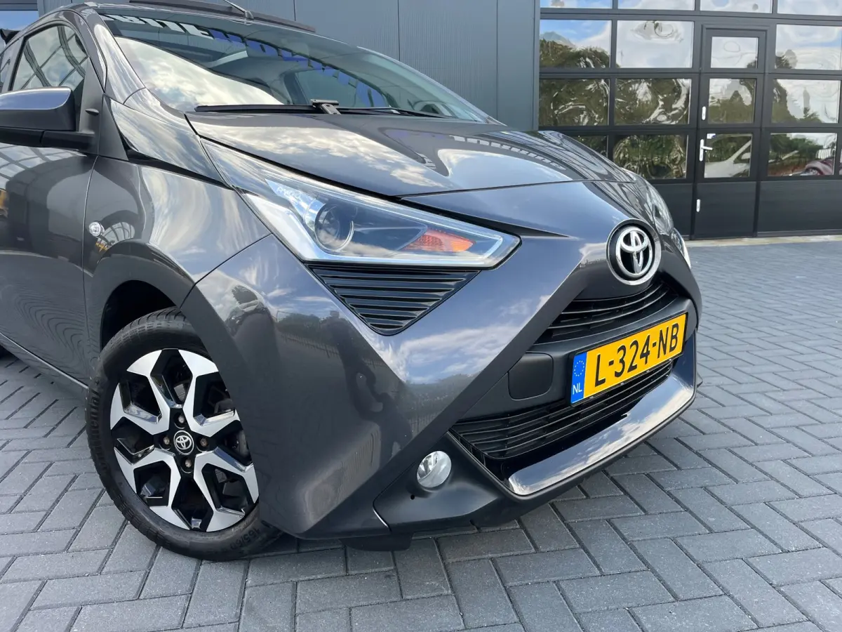 1.0 VVT-i x-joy cabrio NL.Auto/Automaat/Cabrio/Climatronic/Camera/Carplay/Led/1Ste Eigenaar/Dealer onderhouden