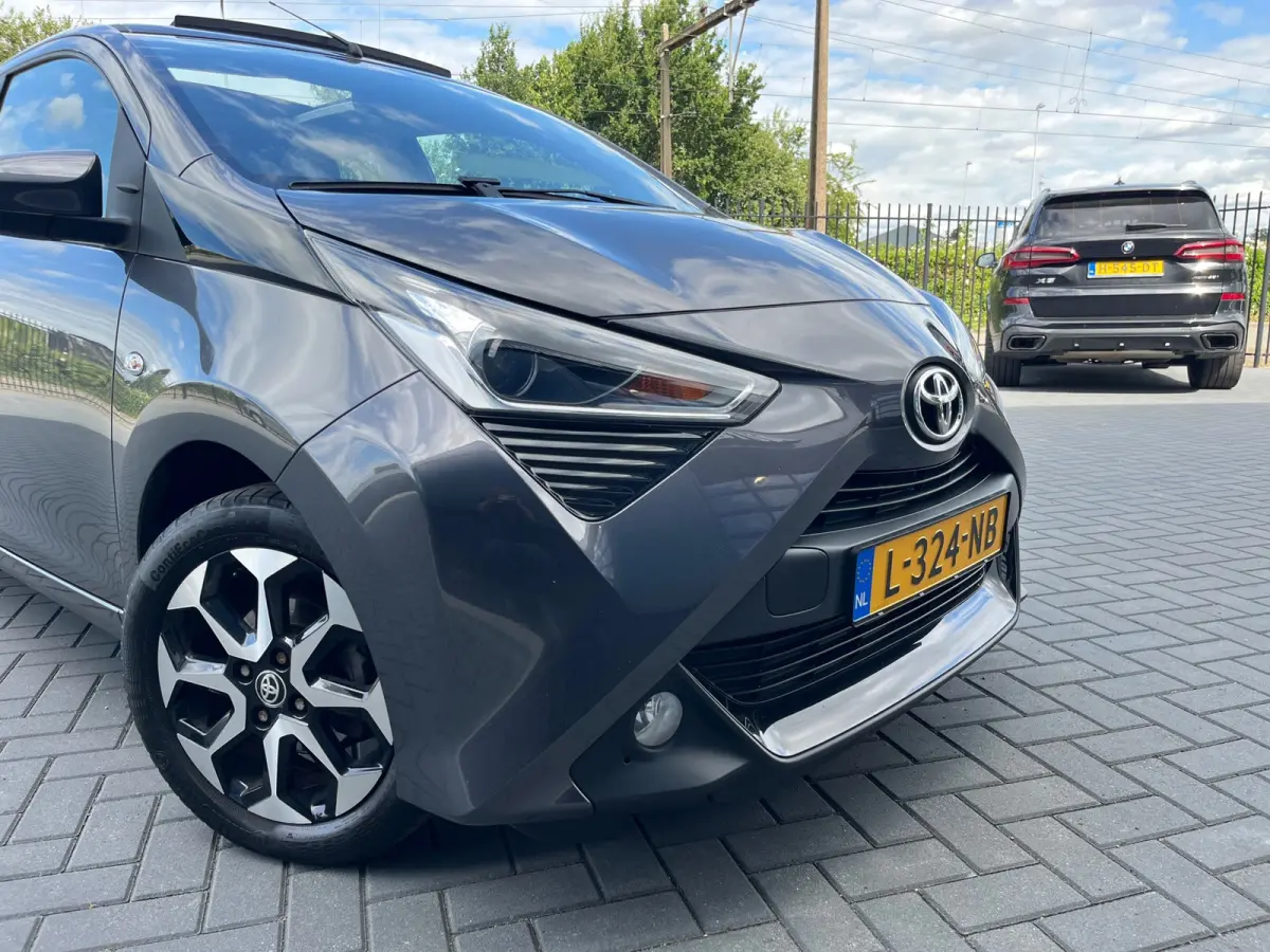1.0 VVT-i x-joy cabrio NL.Auto/Automaat/Cabrio/Climatronic/Camera/Carplay/Led/1Ste Eigenaar/Dealer onderhouden