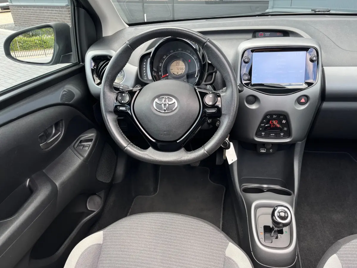 1.0 VVT-i x-joy cabrio NL.Auto/Automaat/Cabrio/Climatronic/Camera/Carplay/Led/1Ste Eigenaar/Dealer onderhouden