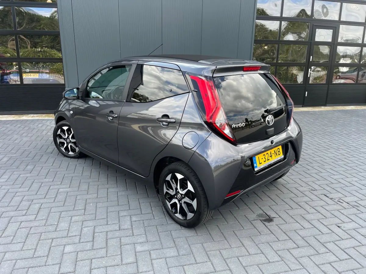 1.0 VVT-i x-joy cabrio NL.Auto/Automaat/Cabrio/Climatronic/Camera/Carplay/Led/1Ste Eigenaar/Dealer onderhouden