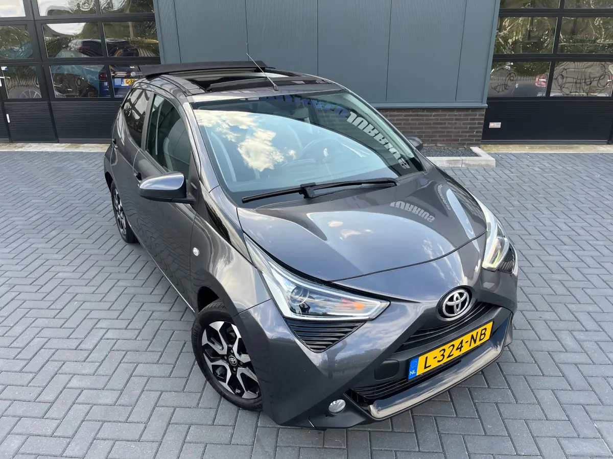 1.0 VVT-i x-joy cabrio NL.Auto/Automaat/Cabrio/Climatronic/Camera/Carplay/Led/1Ste Eigenaar/Dealer onderhouden