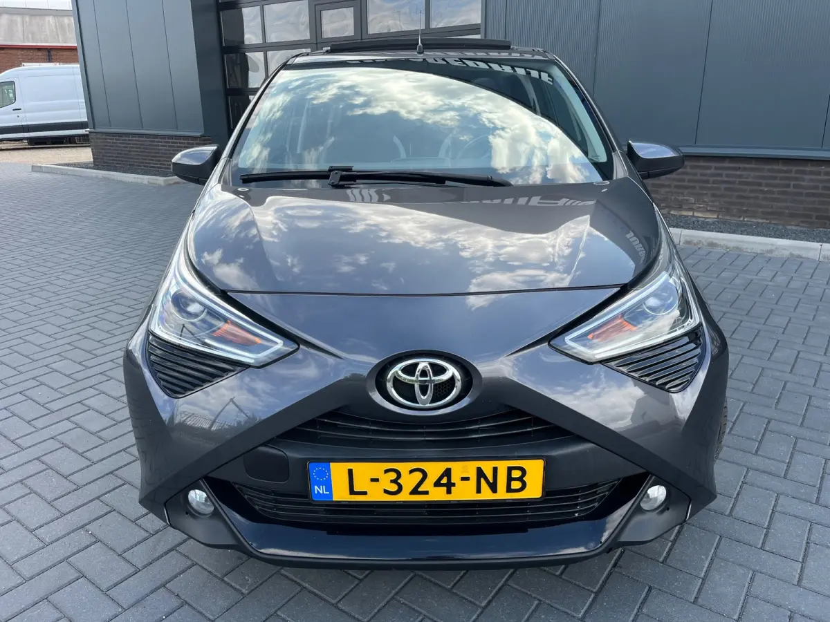 1.0 VVT-i x-joy cabrio NL.Auto/Automaat/Cabrio/Climatronic/Camera/Carplay/Led/1Ste Eigenaar/Dealer onderhouden