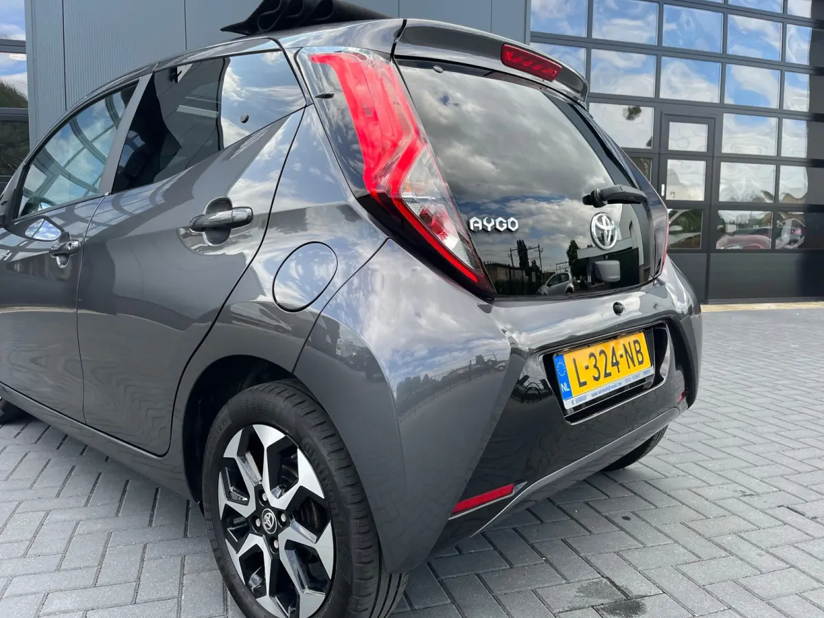 1.0 VVT-i x-joy cabrio NL.Auto/Automaat/Cabrio/Climatronic/Camera/Carplay/Led/1Ste Eigenaar/Dealer onderhouden