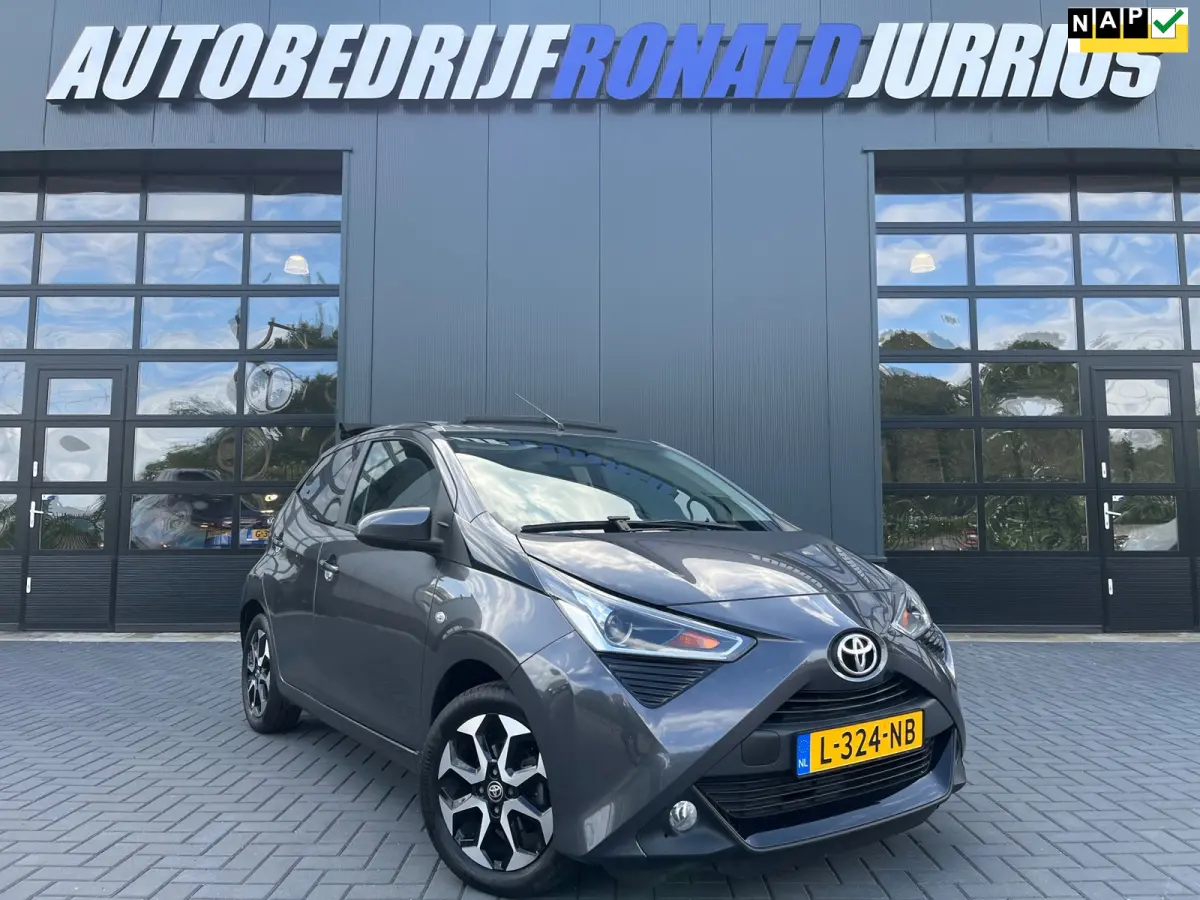 1.0 VVT-i x-joy cabrio NL.Auto/Automaat/Cabrio/Climatronic/Camera/Carplay/Led/1Ste Eigenaar/Dealer onderhouden
