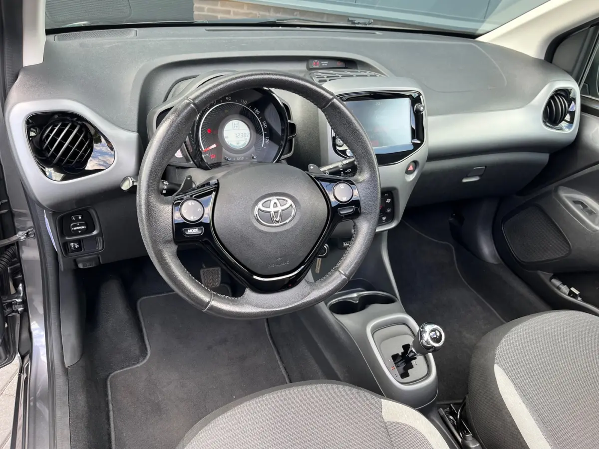 1.0 VVT-i x-joy cabrio NL.Auto/Automaat/Cabrio/Climatronic/Camera/Carplay/Led/1Ste Eigenaar/Dealer onderhouden