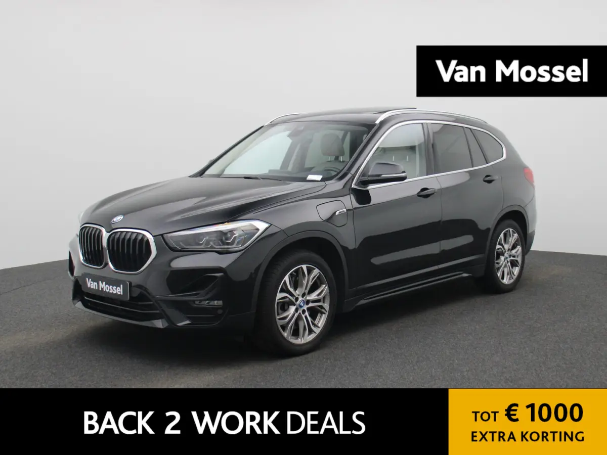 xDrive25e | PANORAMADAK | ACHTERUITRIJCAMERA | ELEKTRISCHE KOFFERKLEP | CLIMATE CONTROL | CRUISE CONTROL | LEDEREN BEKLEDING |