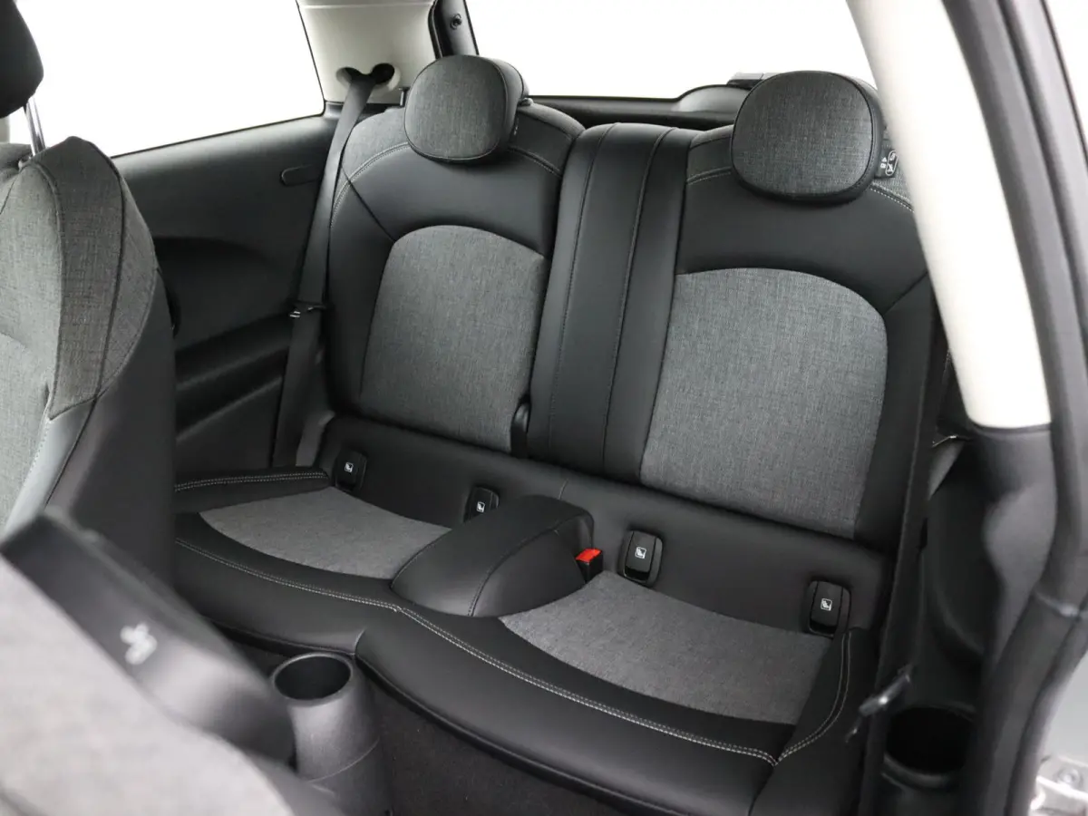 One 1.5 Business Edition | Navigatie | Sportstoelen | 1e Eigenaar | 47.721 km |