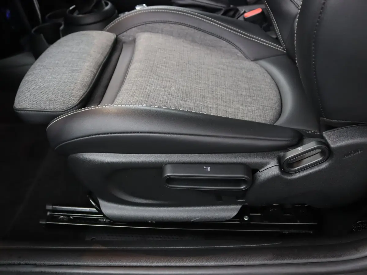 One 1.5 Business Edition | Navigatie | Sportstoelen | 1e Eigenaar | 47.721 km |