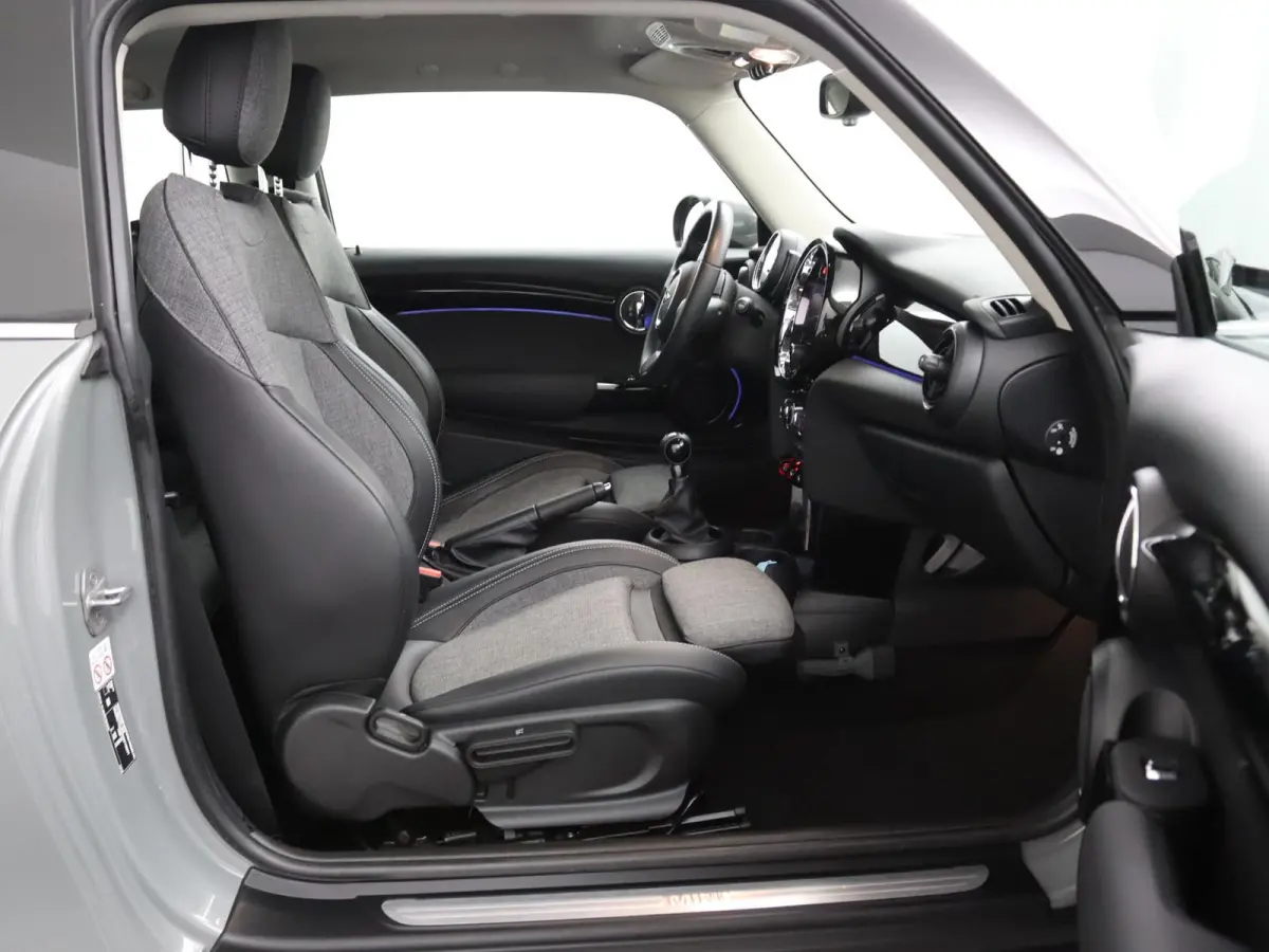 One 1.5 Business Edition | Navigatie | Sportstoelen | 1e Eigenaar | 47.721 km |