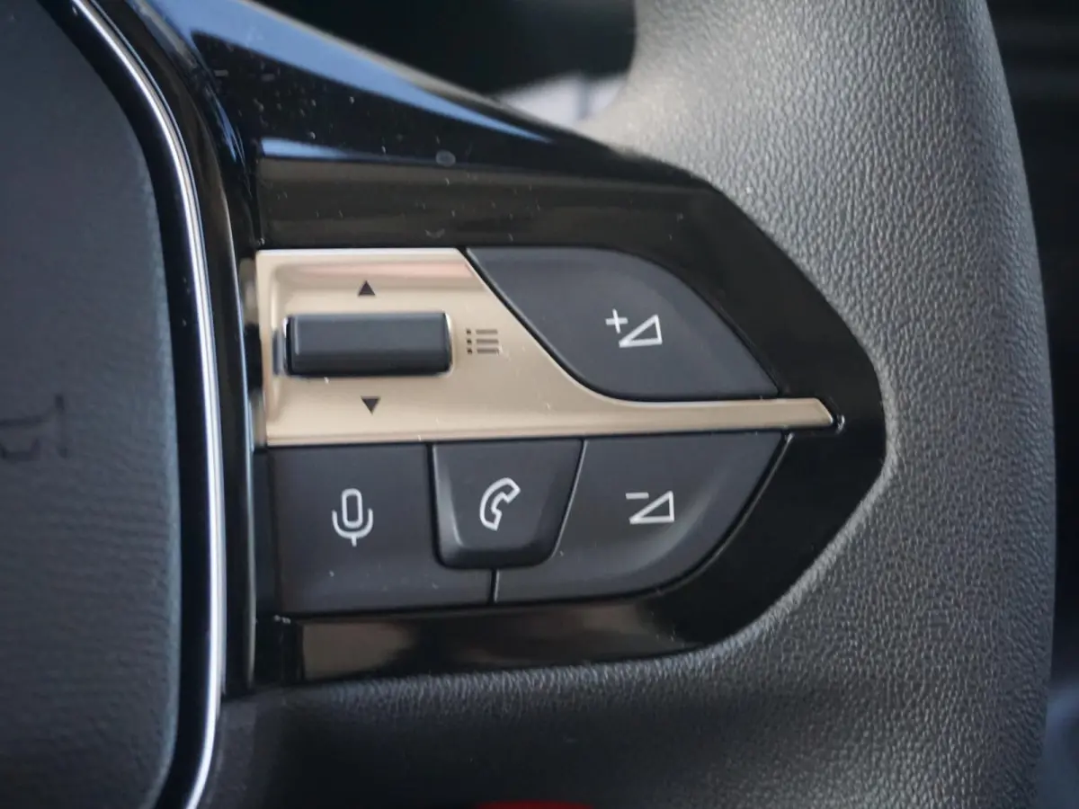 L1 50 kWh | camera | Apple Carplay/Android Auto  | laadruimtebetimmering | Comfort stoelen | rijklaarprijs