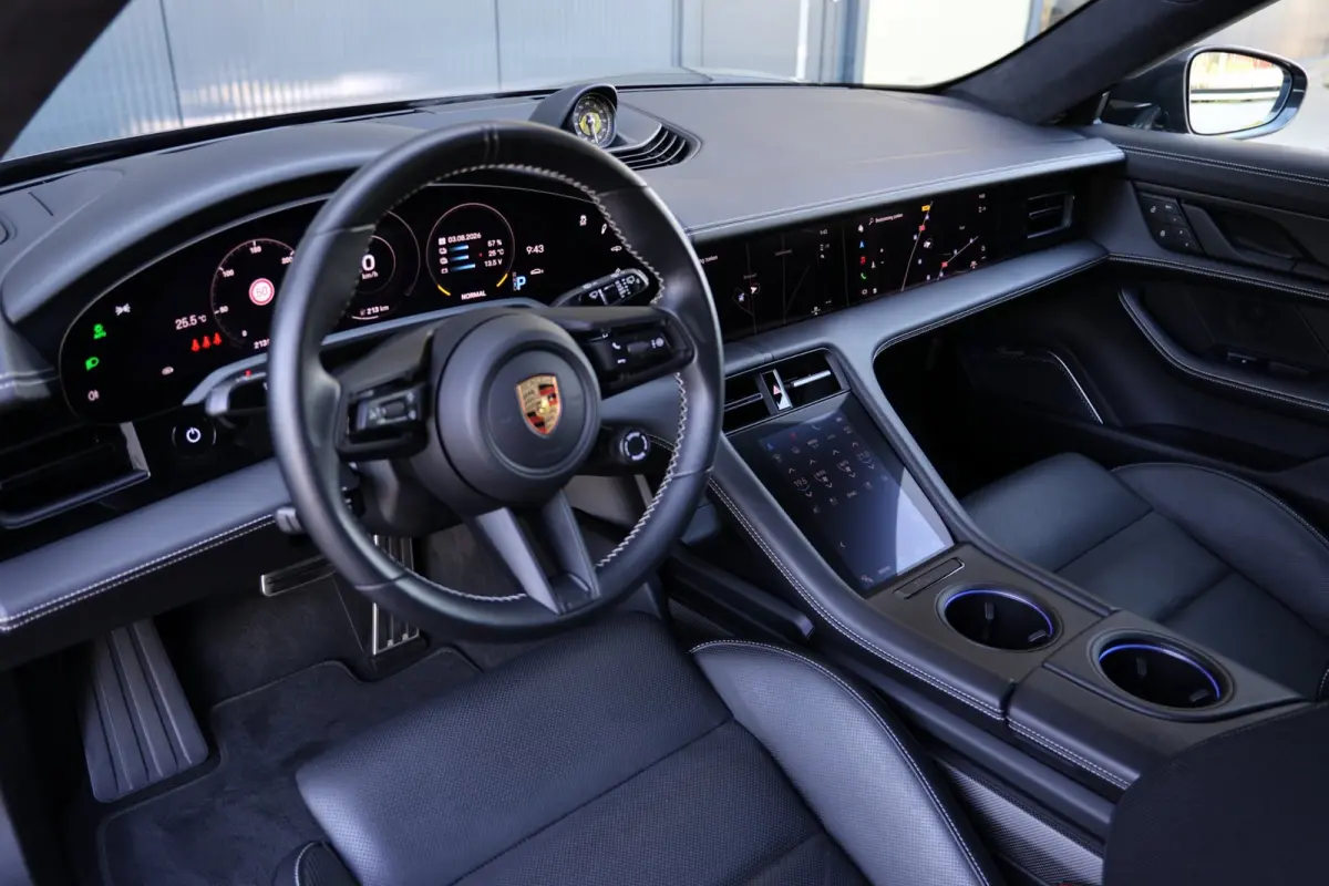 Turbo 93 kWh | burmester | achterasbesturing | head-up | bijrijdersdisplay | carbon | 1e eigenaar