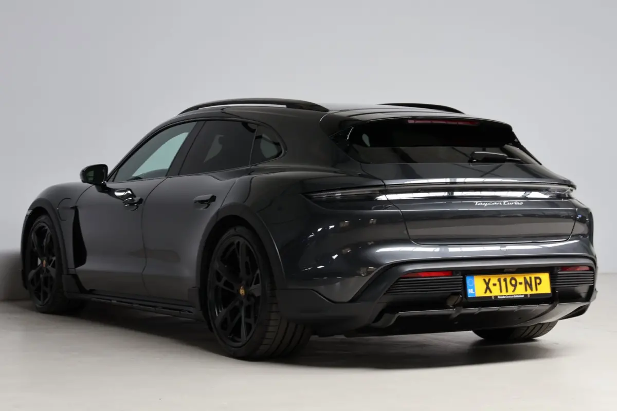 Turbo 93 kWh | burmester | achterasbesturing | head-up | bijrijdersdisplay | carbon | 1e eigenaar