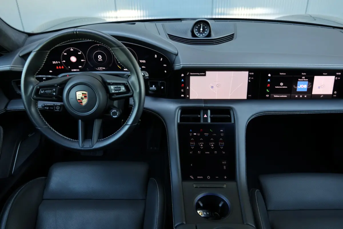Turbo 93 kWh | burmester | achterasbesturing | head-up | bijrijdersdisplay | carbon | 1e eigenaar