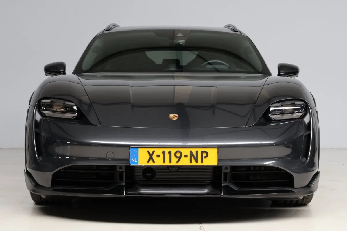 Turbo 93 kWh | burmester | achterasbesturing | head-up | bijrijdersdisplay | carbon | 1e eigenaar