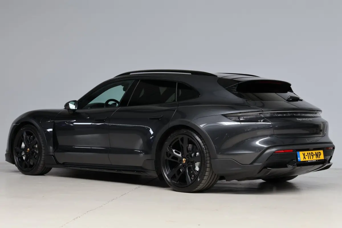 Turbo 93 kWh | burmester | achterasbesturing | head-up | bijrijdersdisplay | carbon | 1e eigenaar